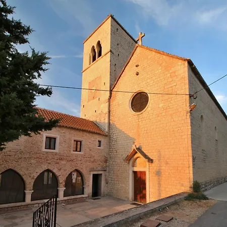 Lucija 2 Min Walk To The